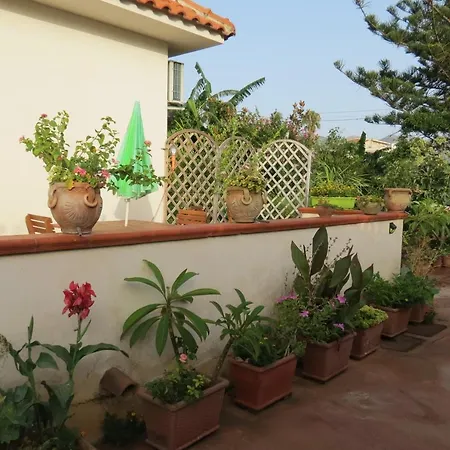 Il Roseto Di Betty In S1 * Palermo